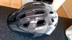 Продам оригинальный велосипедный шлем, с козырьком и регулируемым креплением, бренда RiDGE. Подарите себе и своим близким безопасность в любых непредсказуемых ситуациях. Нейтральный цвет, который подойдет любому человеку. Размер L. image 3
