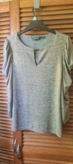 Продаётся женская блузка размер 12 UK, новая, без этикеток. Восточный Лондон, Central line image 1