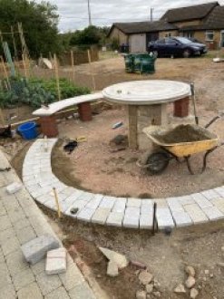 Мультитрейд experience man, paint ,handyman, groundworks garden(slabs, edge), celing renovation, skimming, clean rubbish. Working on day or price, depends for the job speak Russian ,Romanian ,English. .! working only for South East Kent! image 1