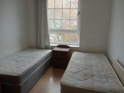 Double room in 3 bedroom flat with lovely view to Canary Wharf zone -2. Just 5 min to DLR station and bus stops. Our house 247 warm and tidy. We all are speak Russian. Looking for quiet and tidy tenants. The room is available now. Only for 1 or 2 people. image 2