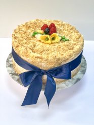 Доброе утро! Есть в наличии очень вкусный торт Наполеон с ежевичной прослойкой, украшенный цветами из мастики. Локация Север Лондона, Enfield. Если кому-то нужен срочно торт, обращайтесь! Это очень вкусно!