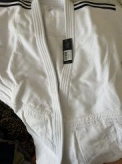 Продаю, новое кимоно для борьбы дзюдо, фирмы Адидас, размер 175-2, цвет белый. Цена 150 фунтов image 0