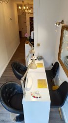 Действующий салон красоты в аренду в центре Лондона NW3 5EP 2 маникюрных стола, 2 парикмахерских кресла, 1 мойка для волос,1 педикюрное кресло и 2 косметических кабинета. Также есть Сухожар для стерилизации, кухня и стиральная машина с сушилкой. (Причёска, Стрижка, Ногти, Лицо, Макияж)