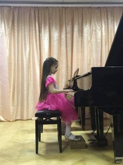 Offer you my services as a teacher of piano, synthesizer, musical literacy. I work as a teacher at a music school. Work experience 24 years. The highest category, higher musical education. I teach children from 5 years old and adults. From classical to contemporary music. ...