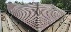 Команда roofers поможет устранить любые проблемы а также сделать новую крышу.