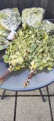 Дубовый веникБерезовый веник На месте в Лондоне (TW18 Staines) Возможно отправка по всей Великобритании DPD, EVRi. Отличное качество, листья не осыпаются, использовать можно не однократно.
