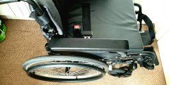 Продается профессиональное инвалидное кресло, Полностью складывается. Быстросьемные колеса. Очень компактное и лёгкое в использовании Надёжная тормозная система на 2 колеса с фиксацией, как стояночный тормоз. Ремни безопасности как в автомобиле. Складываються подставки для ног. Состояние как новое; ... image 5