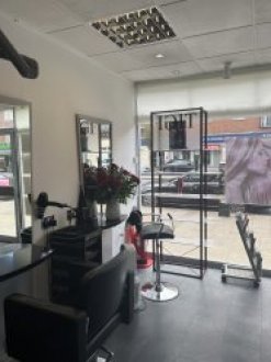 Сдам место в парикмахерской для маникюра и педикюра. Район Twickenham, рядом с Richmond image 0