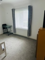 A double room for one person is rented out in a sparsely populated building. Hanwell area, W7 1PA. Good transport interchange.