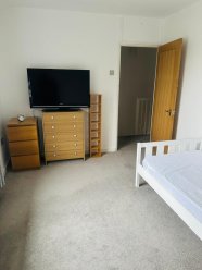 A double room for one person is rented out in a sparsely populated building. Hanwell area, W7 1PA. Good transport interchange. image 2
