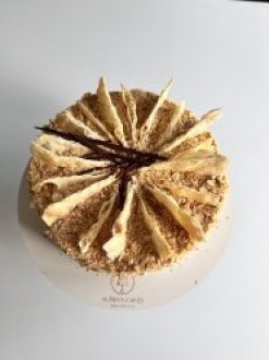 Ищите торт премиум-класса, идеально сбалансированный, неотразимо вкусный и потрясающий на вид? Здесь ваш поиск заканчивается! В Ausras Cakes я специализируюсь на изготовлении тортов на заказ, которые одновременно вкусны и красивы. ... image 5