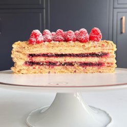 Ищите торт премиум-класса, идеально сбалансированный, неотразимо вкусный и потрясающий на вид? Здесь ваш поиск заканчивается! В Ausras Cakes я специализируюсь на изготовлении тортов на заказ, которые одновременно вкусны и красивы. ... image 7